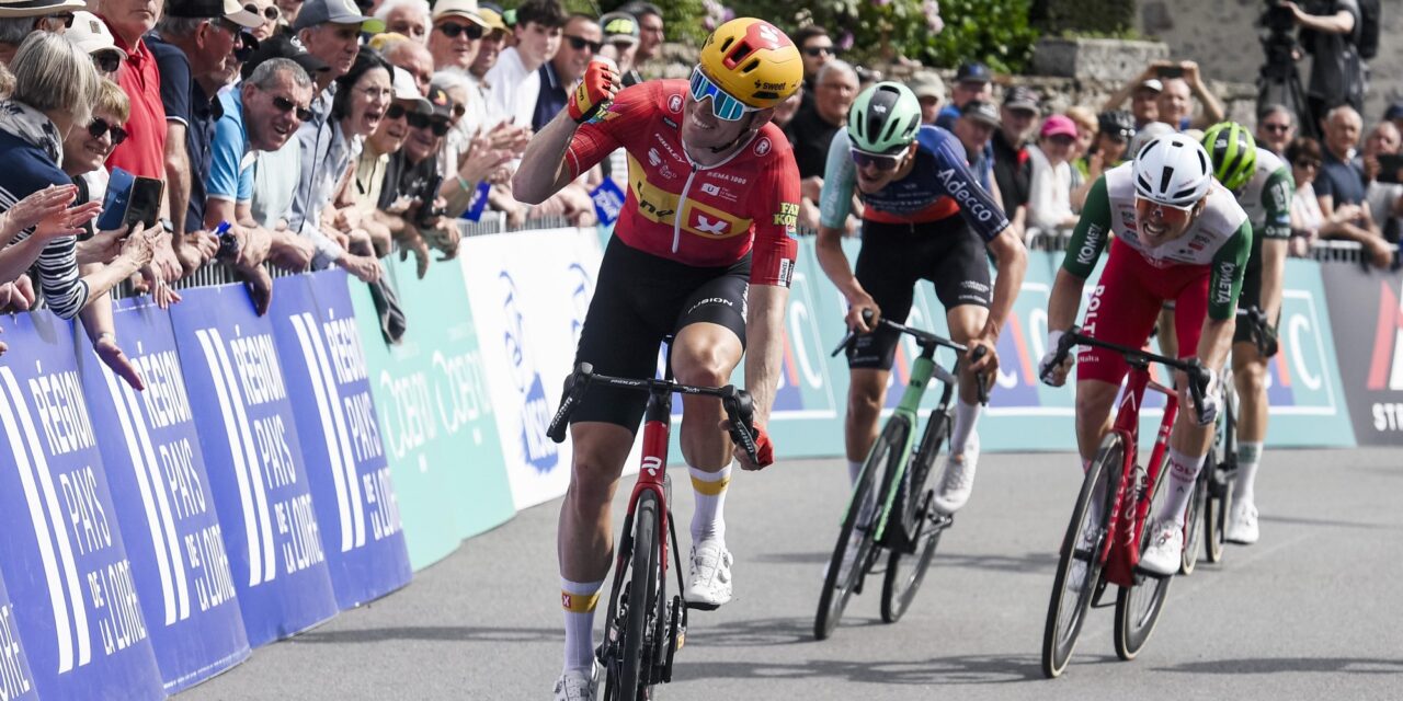 Alexander Kamp knalt naar zege in heuvelrit Région Pays de la Loire Tour