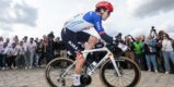 Mysterie opgelost: waarom Mick van Dijke in Parijs-Roubaix met rugnummers van broertje Tim reed