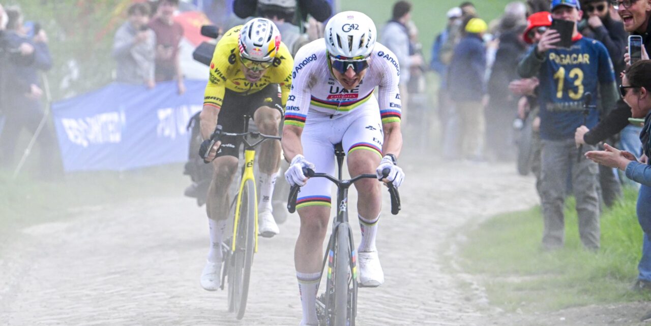 Pogacar moest met ‘spaghettibenen’ sprinten in Roubaix: “Van Aert reed superslim”