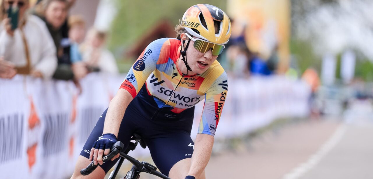 Nienke Vinke komt net tekort voor eerste profzege in openingsrit Faun Tour