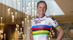 Chantal Blaak rijdt op de gympen naar eerste zege en wint liefde voor wielersport