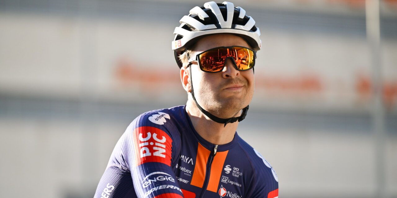 Bram Welten had vorig jaar een sleutelrol in de Giro, nu hangt zijn carrière aan zijden draadje