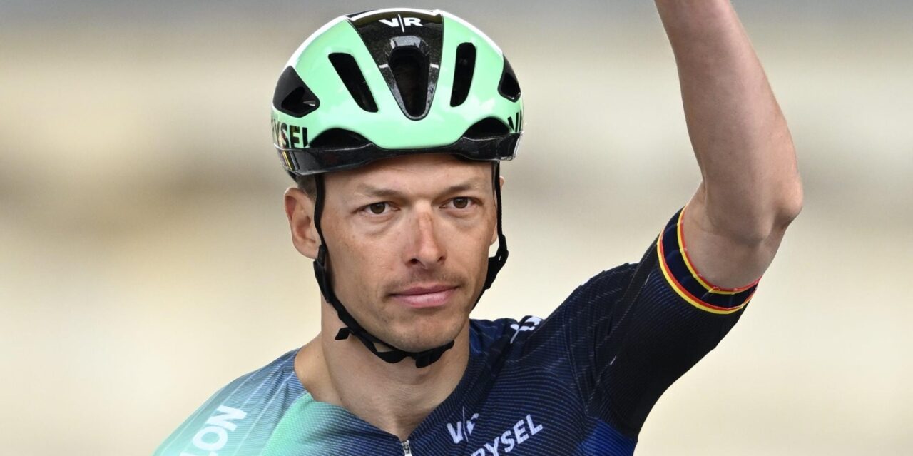 Oliver Naesen hard voor Lidl-Trek: Los zand