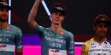 Thymen Arensman had nooit betere start van grote ronde: “Ik heb het goed overleefd”