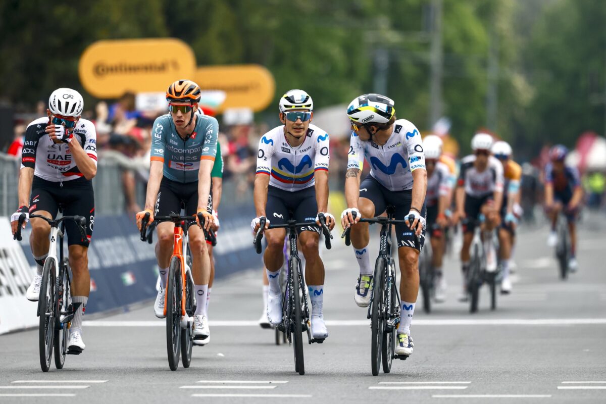 Giro 2026: Dit zijn de verschillen na hectische tweede rit, Arensman doet goede zaken