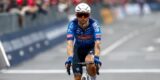 Giro 2026: Kaden Groves flink onder de schaafwonden na val in massasprint