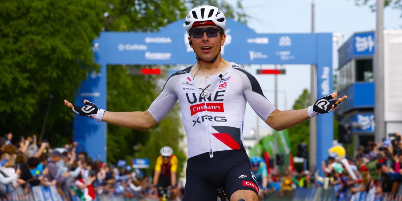 Cosnefroy kraakt Teunissen en blijft sprinters voor in waaierrit Ronde van Hongarije