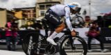 Lorenzo Milesi (9e) rijdt volledige Giro-tijdrit met… een ijsvest: “Vergeten uit te doen”