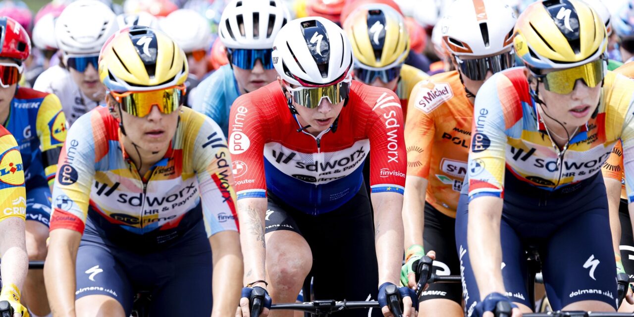 Annemiek van Vleuten over diskwalificatie Wiebes: Je neemt als ploeg heel veel risico