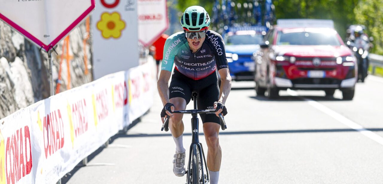Felix Gall pakt opnieuw tijd op concurrentie: “Aan het sterven in de laatste kilometers”