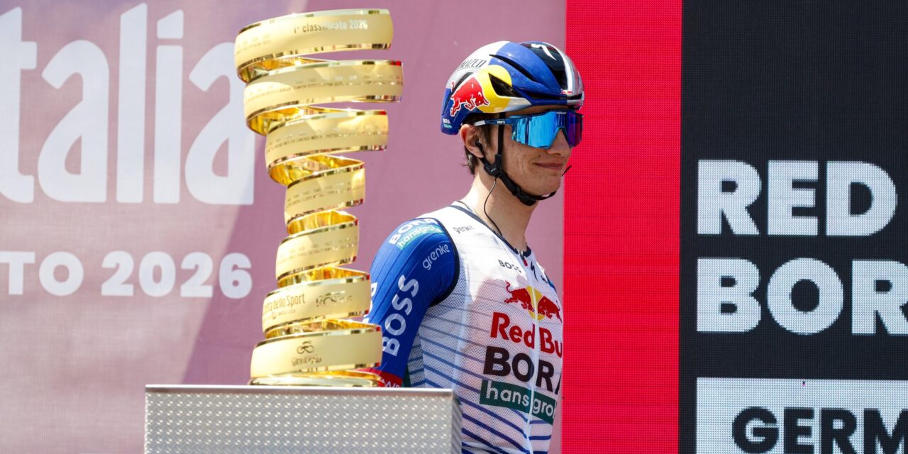 Giro 2026: Giulio Pellizzari lost al vroeg op slotklim, nadat eigen ploeg gas geeft