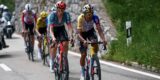 Egan Bernal vol lof over Thymen Arensman: “Eer om met hem te koersen”