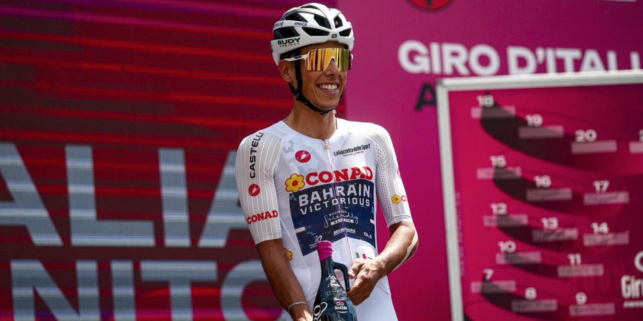 Giro 2026: Afonso Eulálio botst bergop bijna op Thymen Arensman
