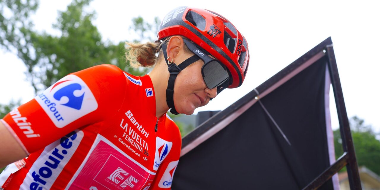 Noemi Rüegg breekt schouder bij harde val in Vuelta Femenina