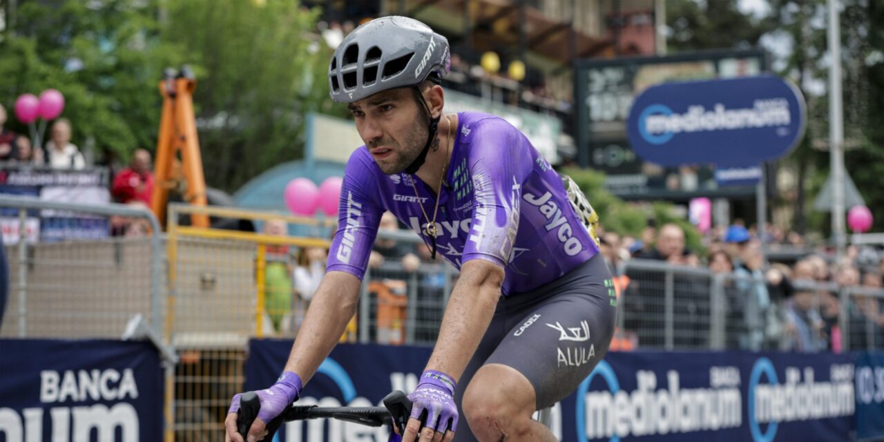 Giro 2026: Andrea Vendrame moet opgeven door breuken in onderrug