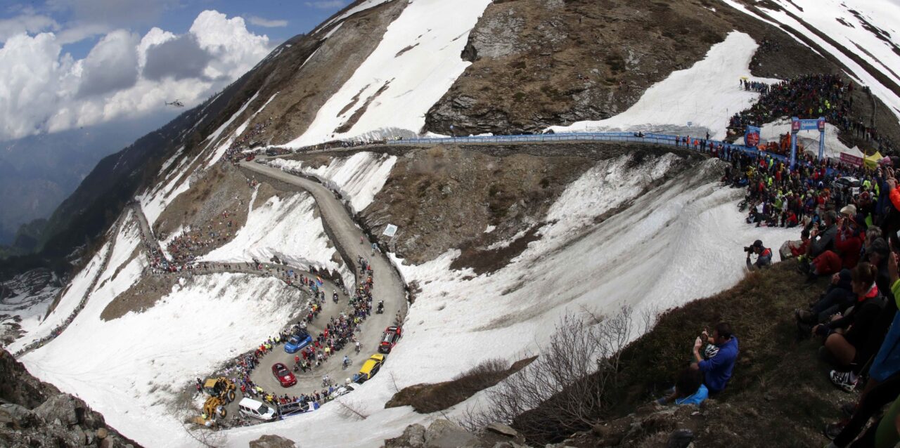 Giro Women 2026: Weg geblokkeerd op Colle delle Finestre door lawine