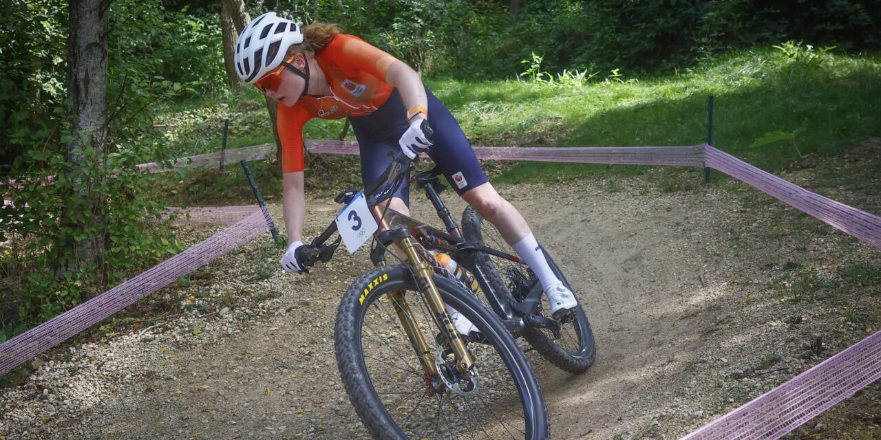 Puck Pieterse speelt geen rol van betekenis in Wereldbeker Lenzerheide, winst voor Jenny Rissveds