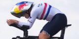 Zoe Bäckstedt prolongeert Britse tijdrittitel, Célia Le Mouël verrast favorieten in Frankrijk