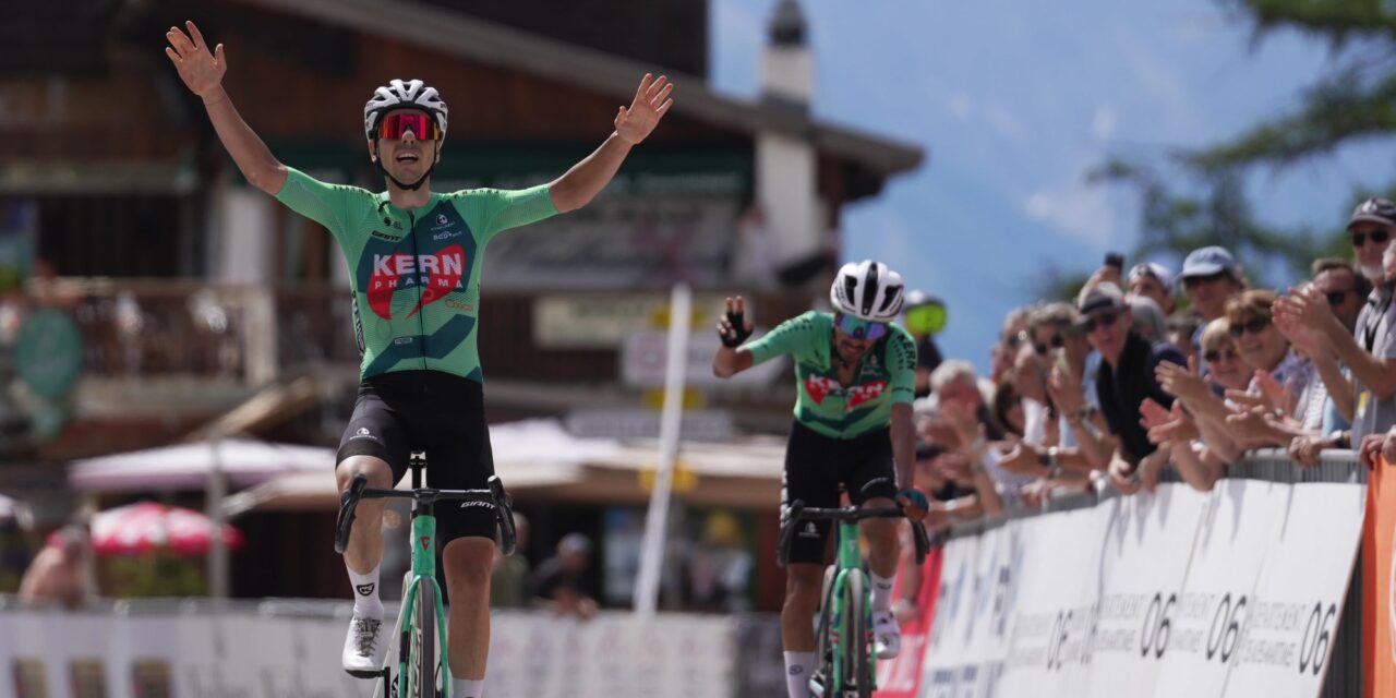 Eén-tweetje Equipo Kern Pharma in MercanTour, Léo Bisiaux komt zichzelf tegen op slotklim