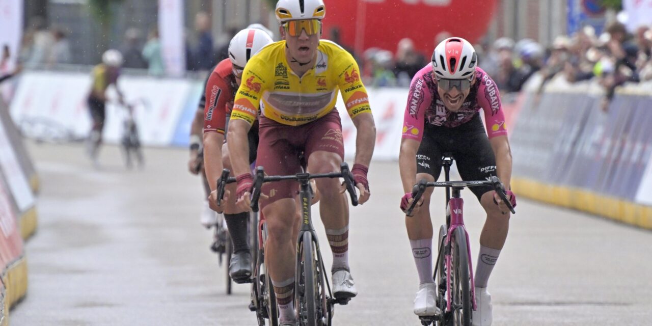 Ben Oliver klopt Arnaud De Lie in slotrit Tour de Wallonie na grote valpartij