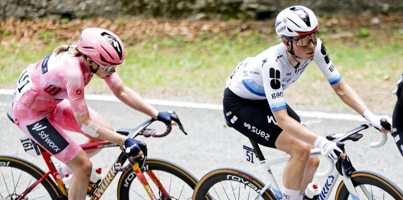 Giro Women 2026: Vollering wint op Finestre ingekorte koninginnenrit, Van der Breggen blijft stevig in het roze