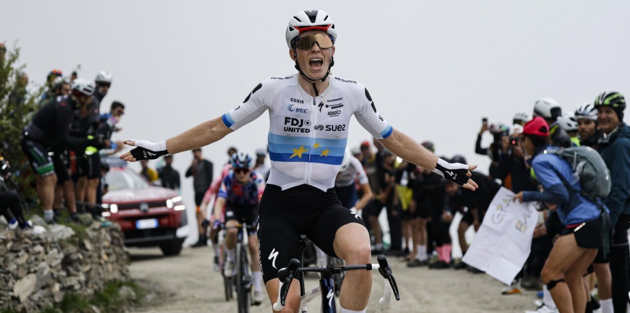 Giro Women 2026: Vollering wint op Finestre ingekorte koninginnenrit, Van der Breggen blijft stevig in het roze