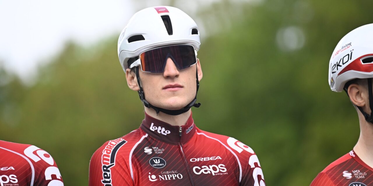 Ongelofelijk! Liam Slock juicht, valt en rolt tóch als eerste over de streep in GP Gippingen