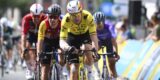 Wout van Aert lacht na mislukte sprintkans: Goed om de benen te strekken