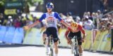 Maxim Van Gils wint bij comeback bergrit in Tour Auvergne, Seixas en Del Toro maken indruk op slotklim