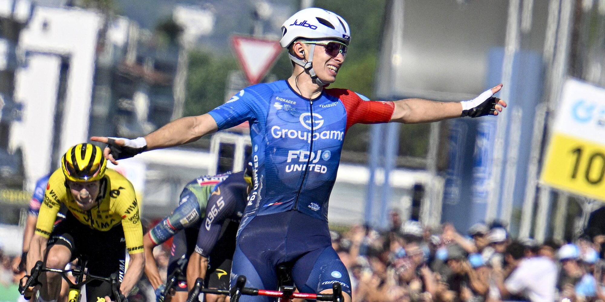 Grégoire houdt Pogacar nipt af: 