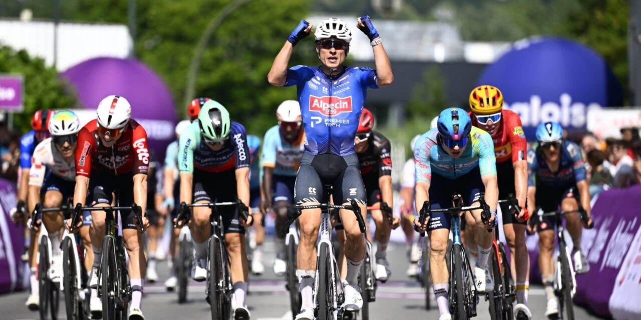 Jasper Philipsen slaat dubbelslag in enerverende slotrit Baloise Belgium Tour
