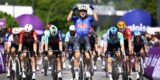 Jasper Philipsen slaat dubbelslag in enerverende slotrit Baloise Belgium Tour