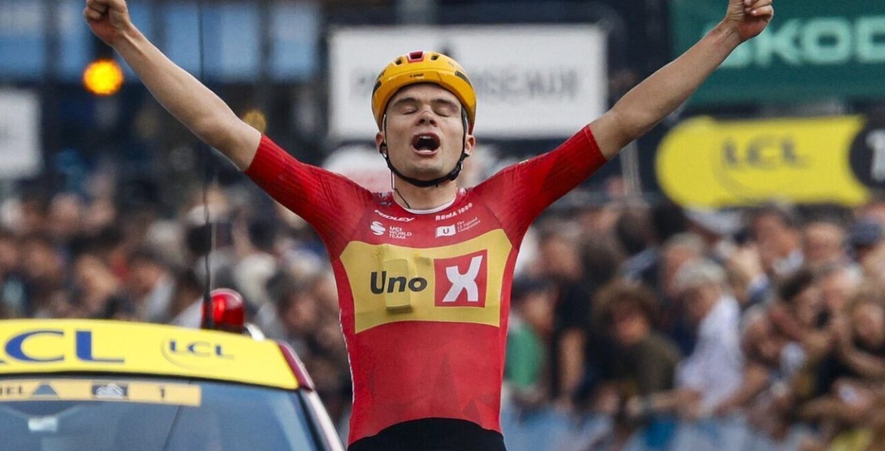 Anthon Charmig verslaat medevluchters in Tour Auvergne, favorieten houden zich koest
