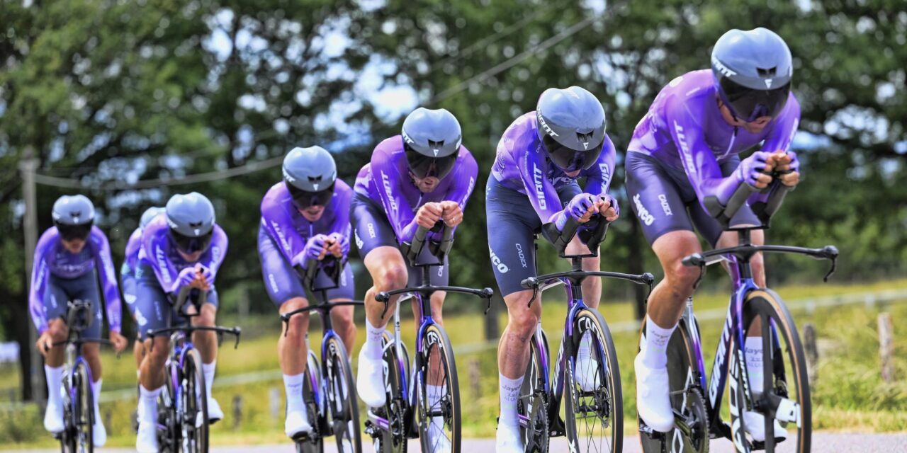 Drie teams moeten opvallend forse boetes betalen na ploegentijdrit Tour Auvergne