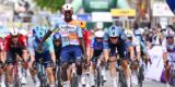 Biniam Girmay slaat toe in openingsrit Baloise Belgium Tour, aanval Herregodts strandt in slotmeters