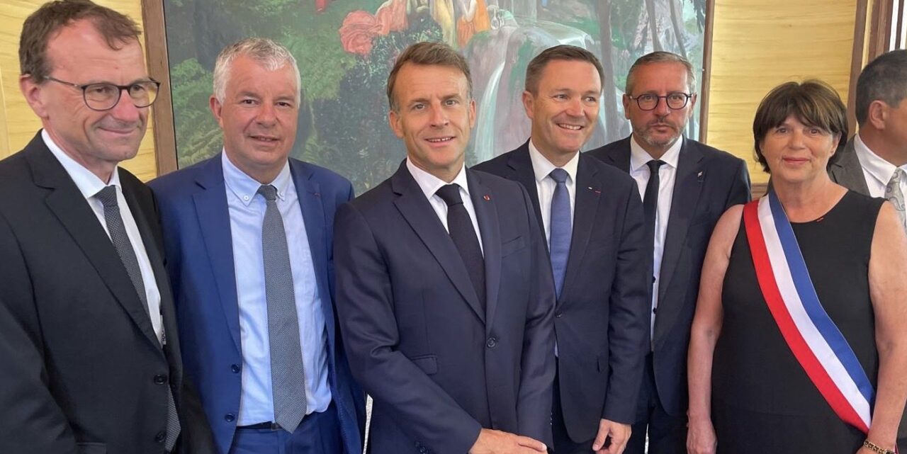 Donald Trump en andere wereldleiders krijgen gepersonaliseerde racefiets tijdens G7-top
