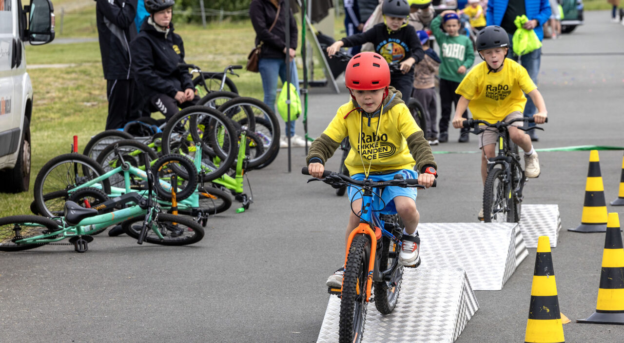 Team Visma | Lease a Bike roept op om ongebruikte fietsen te doneren voor kinderen