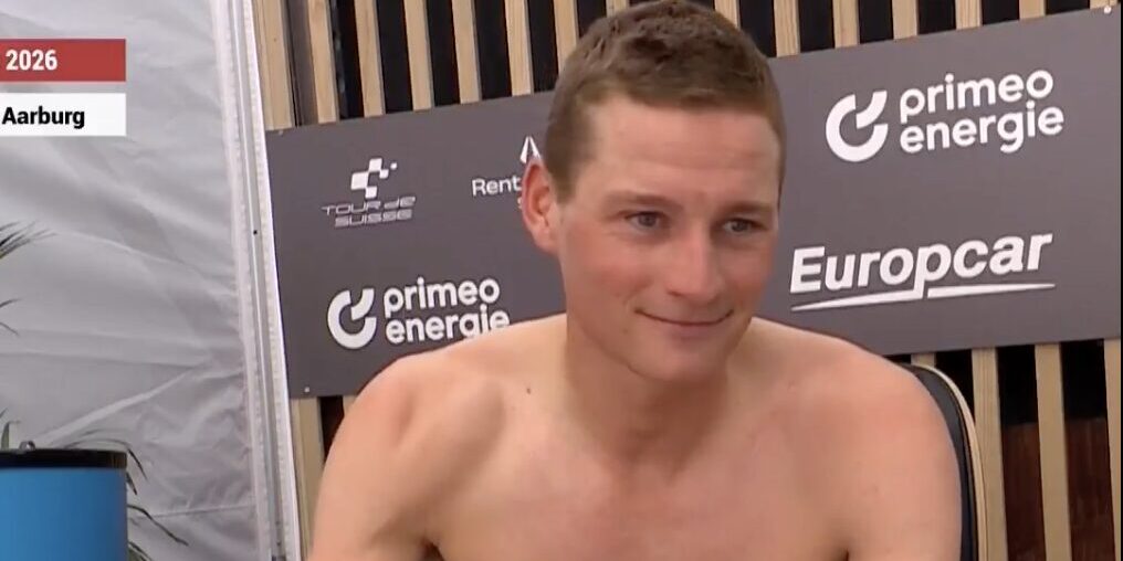 Hockeysters grappen over ontbloot bovenlijf Van der Poel: Mathieu, laat lekker je shirt uit!