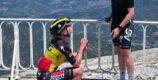 Belgisch kampioene Justine Ghekiere vraagt haar vriendin ten huwelijk op de Mont Ventoux
