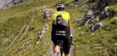 Wout van Aert geniet op de fiets met volle teugen van Italiaanse Alpen