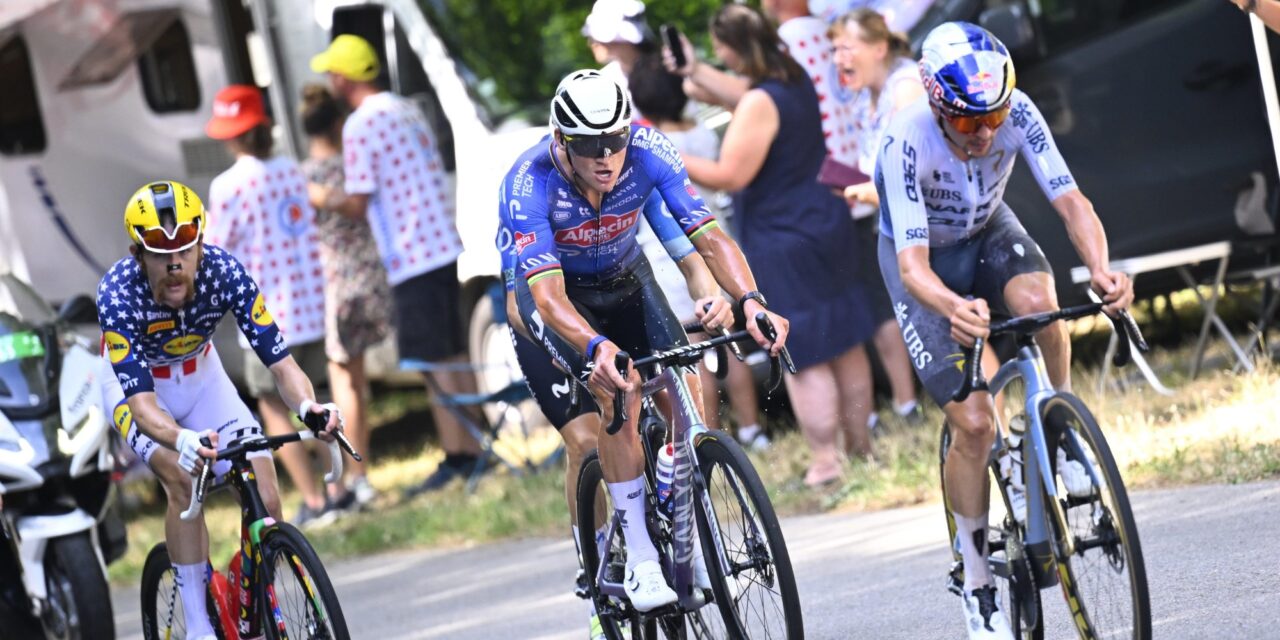 Tour 2026: Acht gewonden nadat volgwagen vlak voor finish inrijdt op publiek