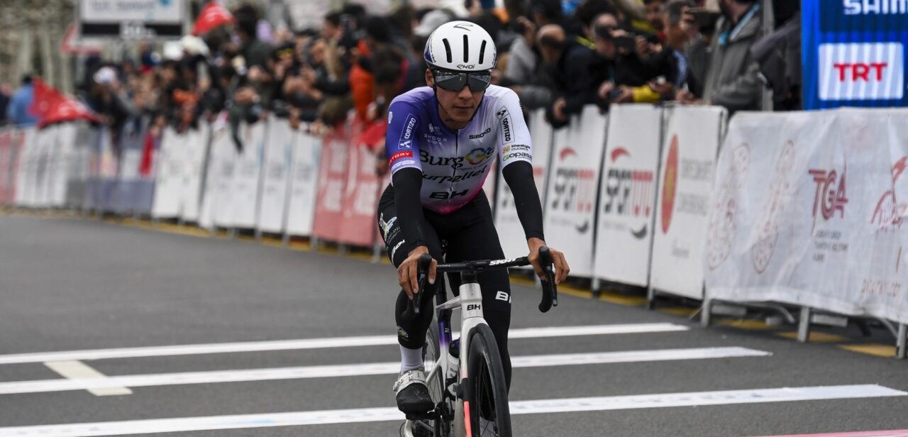 Mexicaan César Macías sprint naar eerste profzege in Tour of Magnificent Qinghai, Nederlander Duba vierde
