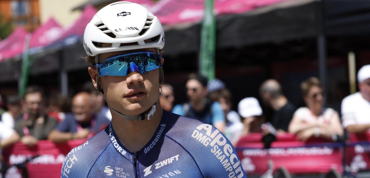 Jensen Plowright klopt Wout van Aert in millimetersprint in Ronde van Denemarken