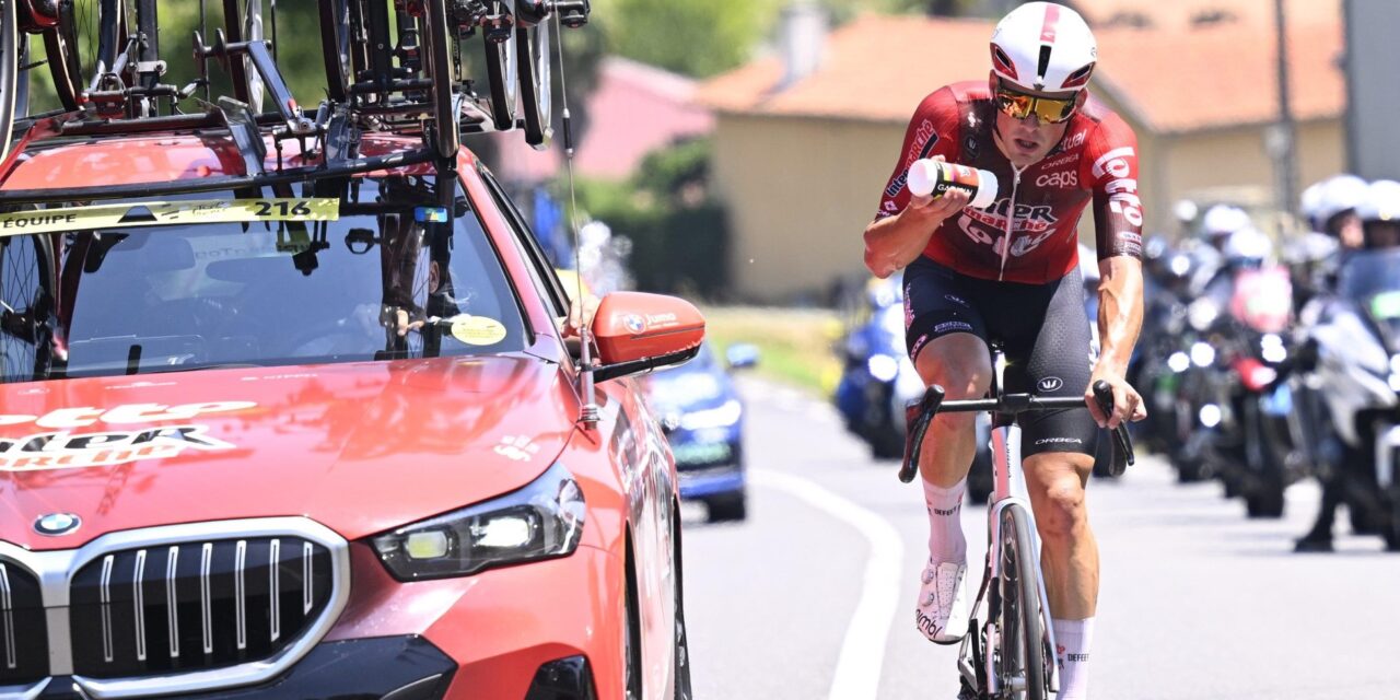 Ik had te veel dorst: Baptiste Veistroffer stapt tijdens (!) criterium supermarkt binnen