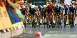 Jasper Philipsen gooide met helm na mislukte sprint: Niet leuk als ik mijn niveau niet haal