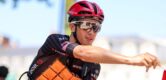 Rick Pluimers (6e) leert ellebogen te gebruiken: “Dat moet wel echt in de Tour”