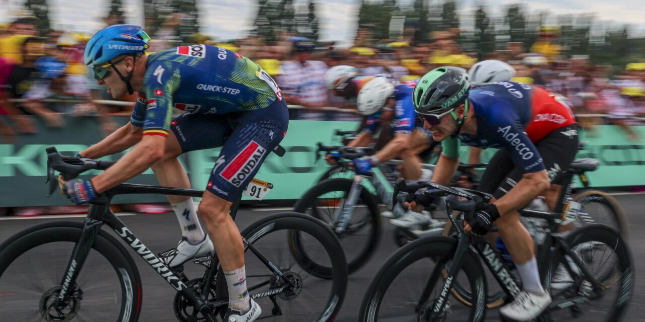 Olav Kooij moest te lang wachten in sprint: Kon pas de laatste drie trappen vol gaan