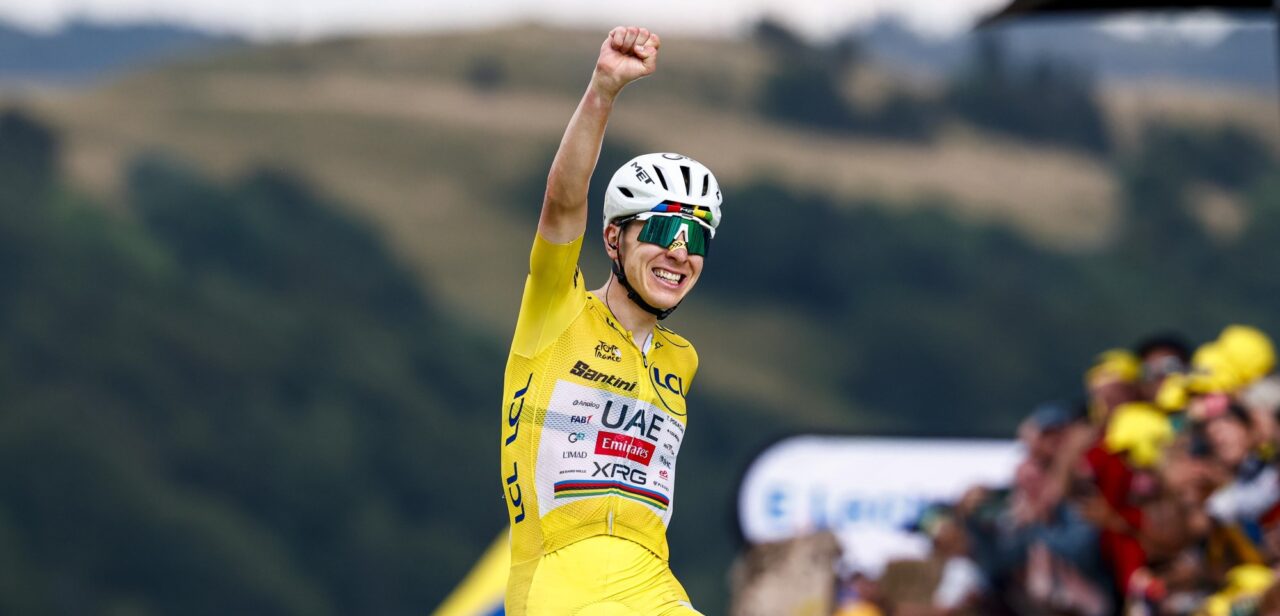Tour 2026: Tadej Pogacar slaat weer toe in Vogezen en deelt nieuwe tik uit