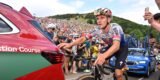 Remco Evenepoel houdt derde plaats vast in Tour: Gehinderd door auto organisatie