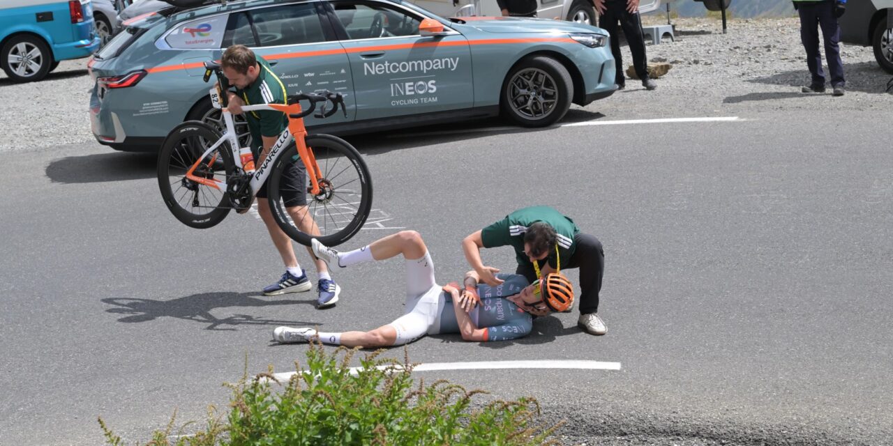 Tour 2026: Medisch bulletin en juryrapport - Kneuzingen voor Thymen Arensman na val in afdaling